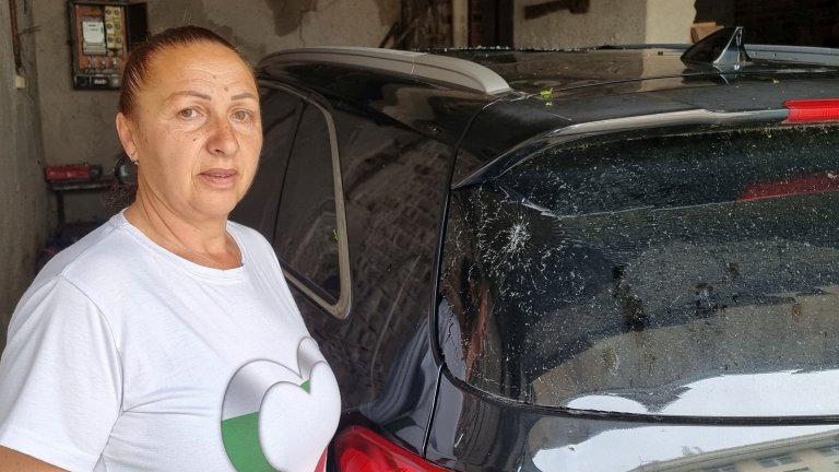 Отчаяние в Тенево: Всичко замина, покривите на колите са като "картон за яйца" (снимки)