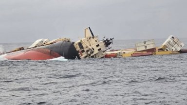 Контейнеровоз с опасни стоки потъна край бреговете на Индия