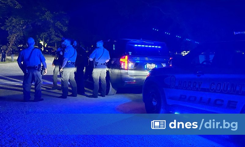 Най-малко 11 души са били ранени и впоследствие настанени в