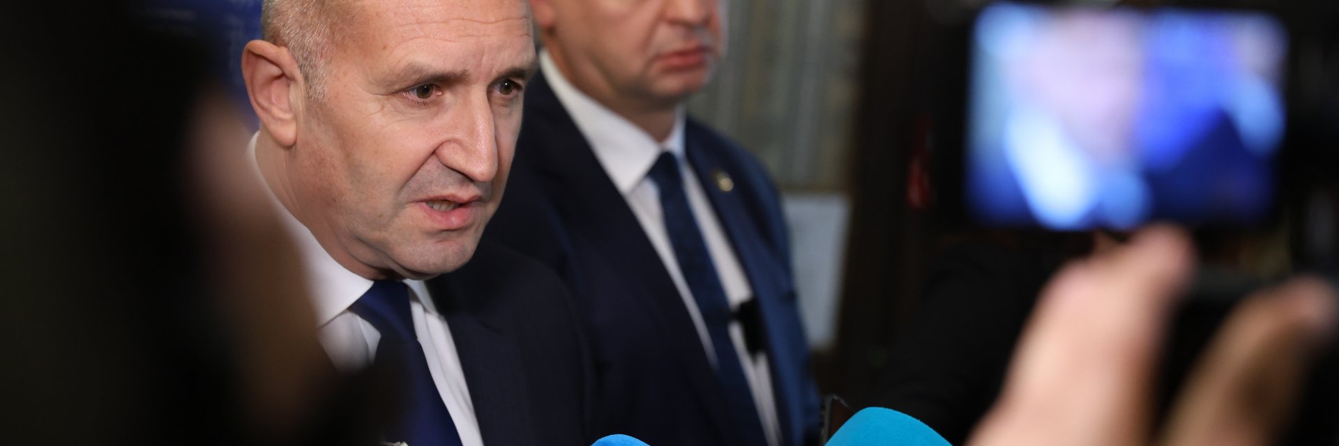 Радев: Опитите да бъда атакуван с това, че съм обнародвал закона за еврото, са плоска манипулация