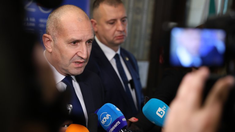 Радев: Опитите да бъда атакуван с това, че съм обнародвал закона за еврото, са плоска манипулация