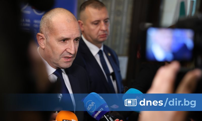 Президентът Румен Радев поощри всички хора в страната, които днес