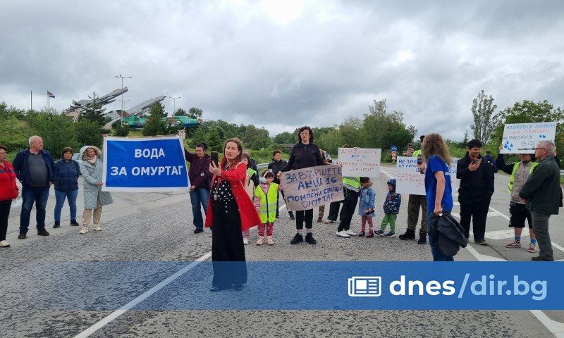 Протестиращи блокираха главния път София - Варна край Омуртаг днес