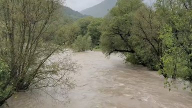 След обилните дъждове паднали през последното денонощие в страната река
