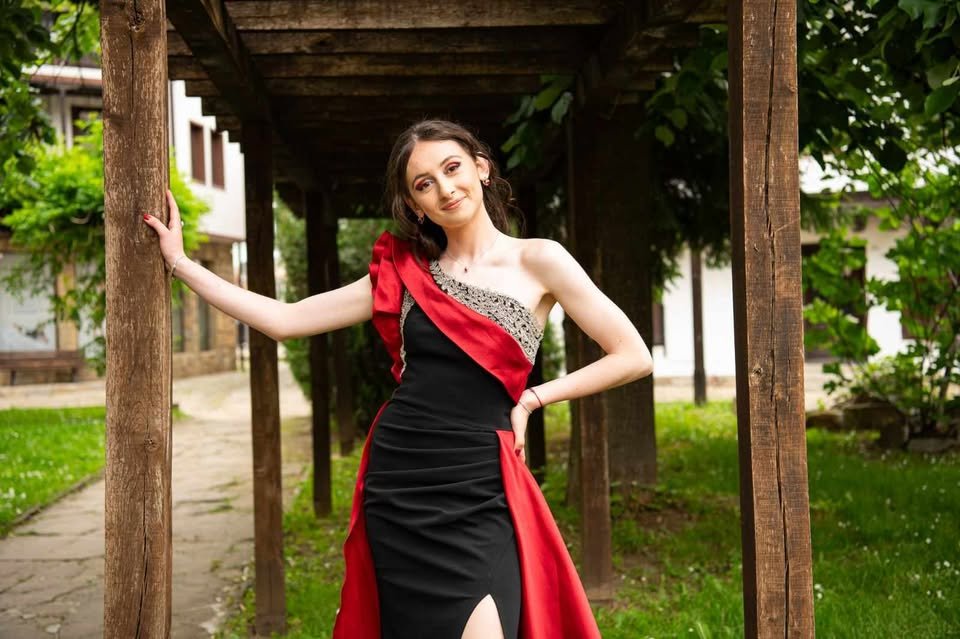 Ивана Дончева Кикяркова, Национална Априловска гимназия, гр. Габрово
