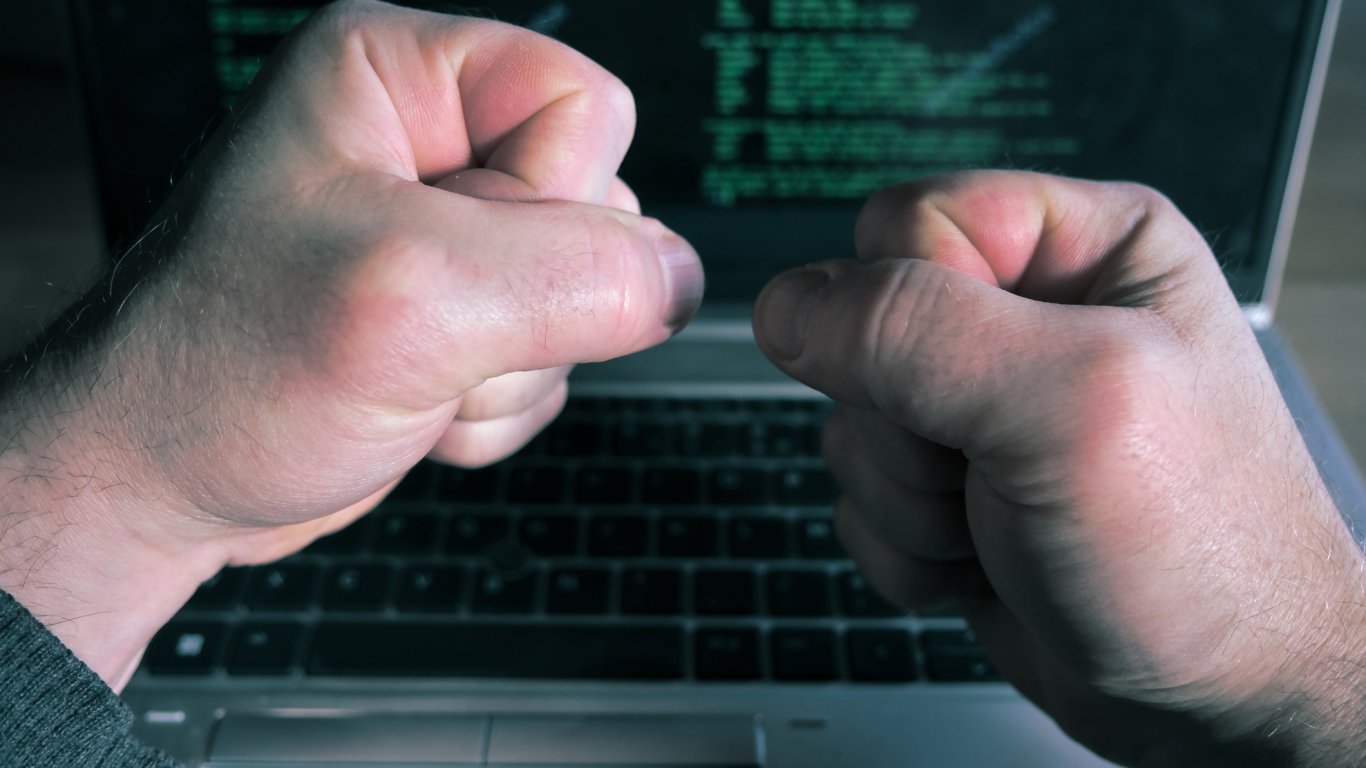 Безработицата сред ИТ специалисти скача драстично