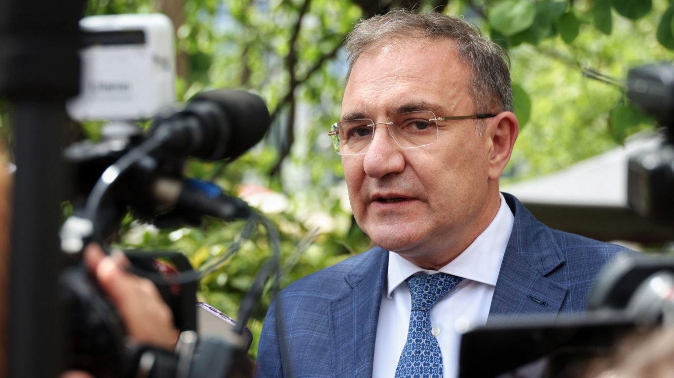 Искане за оставка на председателя на БСП