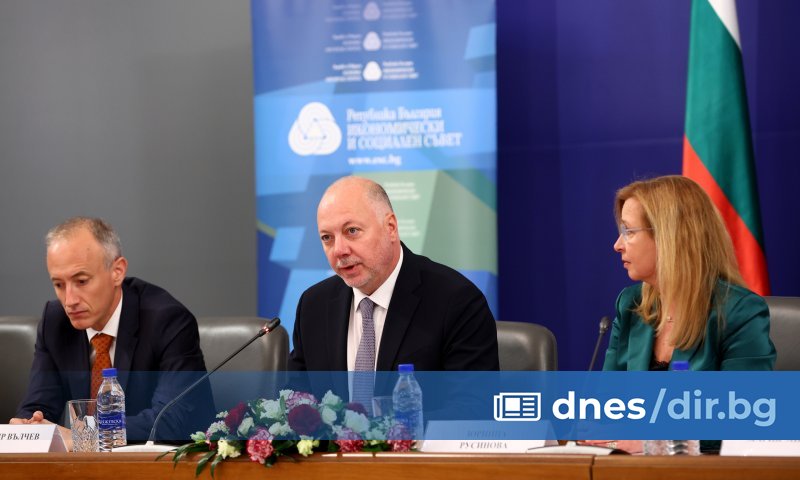 Няма смисъл, когато нацията трябва да бъде уверена, че въвеждането