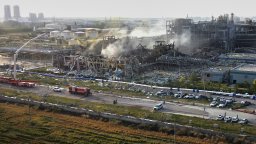 Жертви и ранени след взрив в химически завод в Китай, над 200 пожарникари гасят огъня (видео)