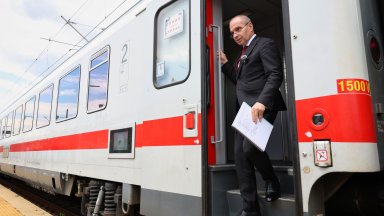 Избират частни ЖП оператори, които ще ползват безплатно държавните влакове