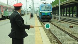 За под 6 часа и 63 лв. двупосочно: Експресен влак ще свързва София с Варна и Бургас (снимки)
