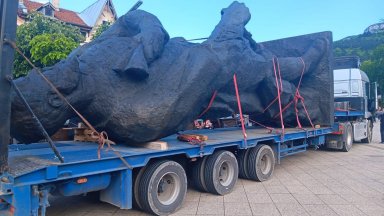 Реставрираният паметник на Христо Ботев вече е във Враца Повторният