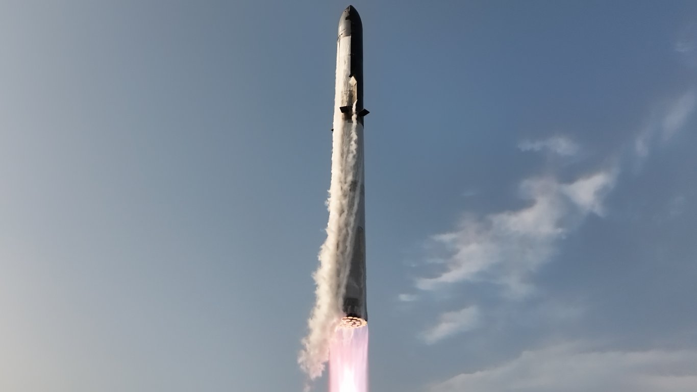 Успешен полет: Starship доказа, че може да се използва многократно (видео)