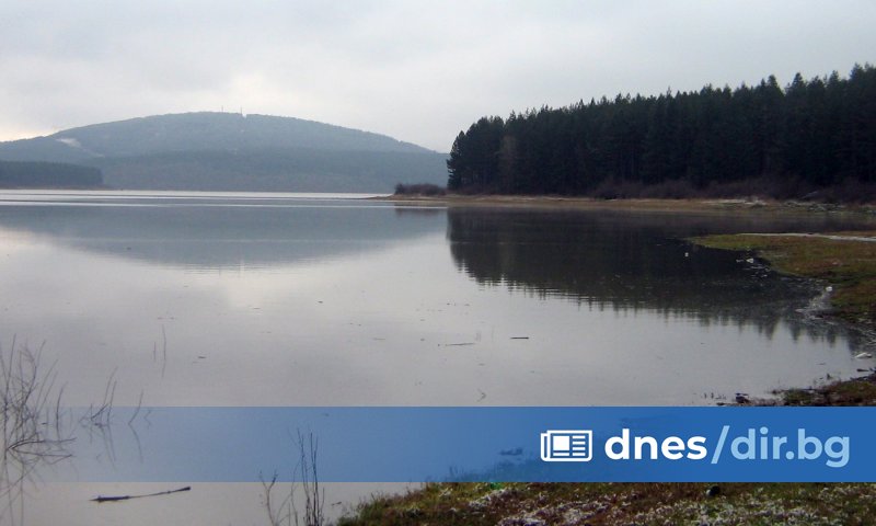 Започнало е контролирано изпускане на язовир Студена, съобщи заместник-управителят на