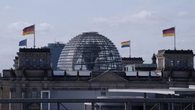 Мерц назначи специален федерален комисар, който да отговаря за ЛГБТ в Германия