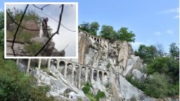 След 7 часа преговори: Свалиха невредим 42-годишния Пейо и от скалите на Бунарджика