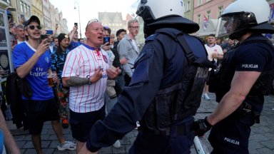 Водно оръдие, поне 28 ареста и ранени след сблъсъци във Вроцлав преди финала