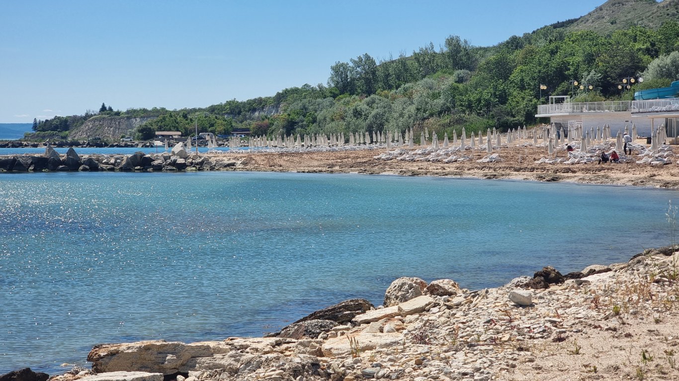 Българските плажове и пристанища със "Син флаг" за Лято 2025:  Бялата лагуна