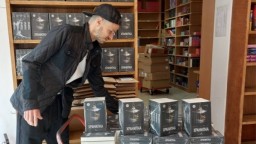 Романът "Хранилка" на Иван Комита идва от върховете на Амазон с нов тираж