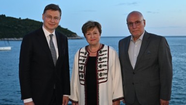 Шефът на БНБ обсъди въвеждането на еврото с Кристалина Георгиева и Валдис Домброскис