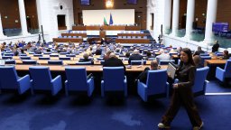 НС единодушно: Неприемливи са опитите за предоговаряне на условията за РСМ в ЕС