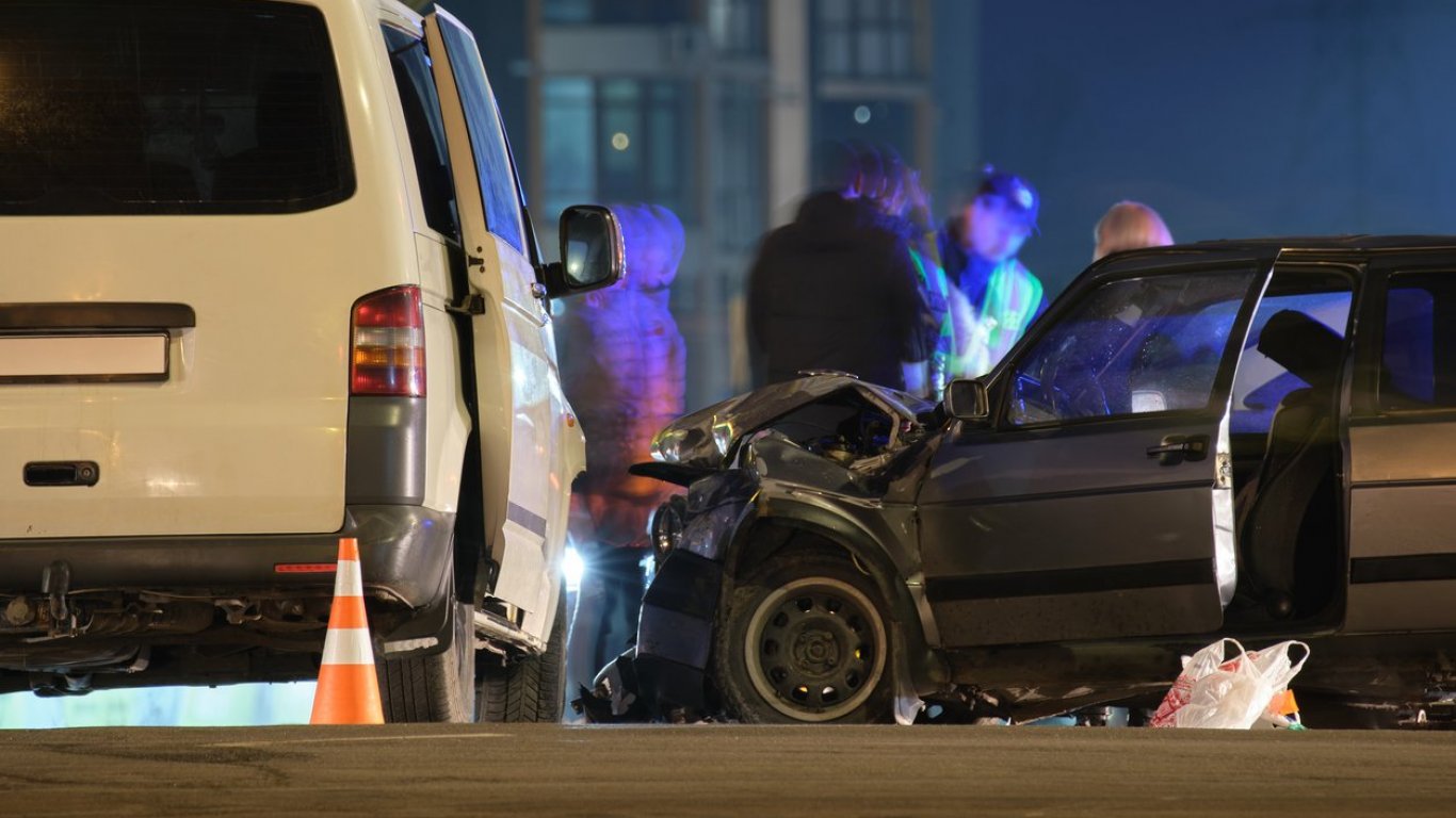 Опасна нощна гонка във Варна: 19-годишен шофьор без книжка завършва в дере