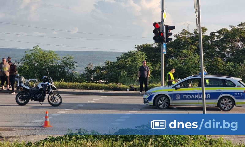 25-годишен моторист пострада тежко тази вечер при пътен инцидент във