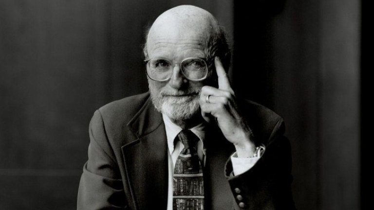 За него романите му "не знаят" дали са романи, а той просто си "играе" на техен автор