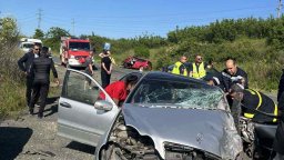 Загинал и четирима пострадали при челен сблъсък край Бургас