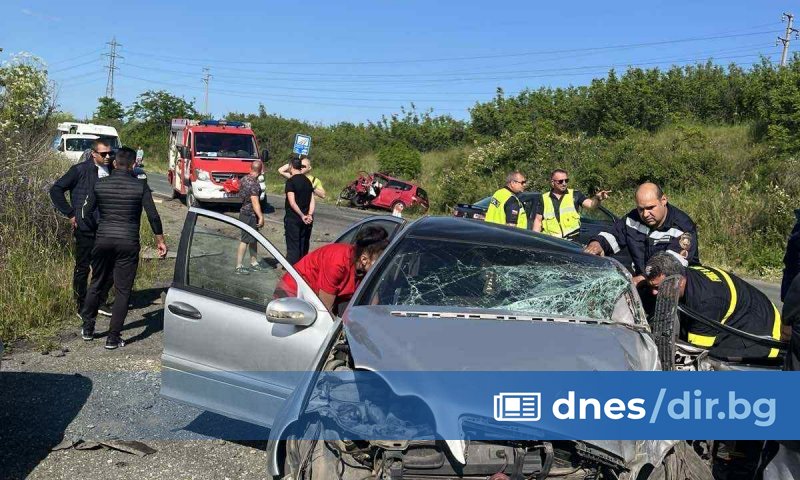 Един човек е загинал, а четирима са пострадали при тежък