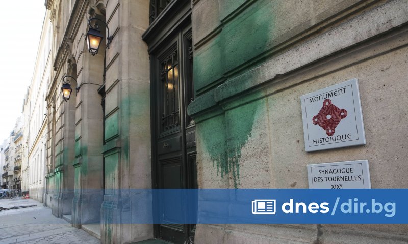 Пет обекта на еврейската общност в Париж бяха напръскани със