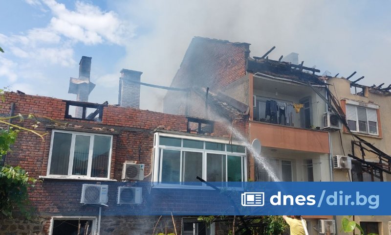 Пожар обхвана няколко стопански постройки и къщи в кв. Прослав