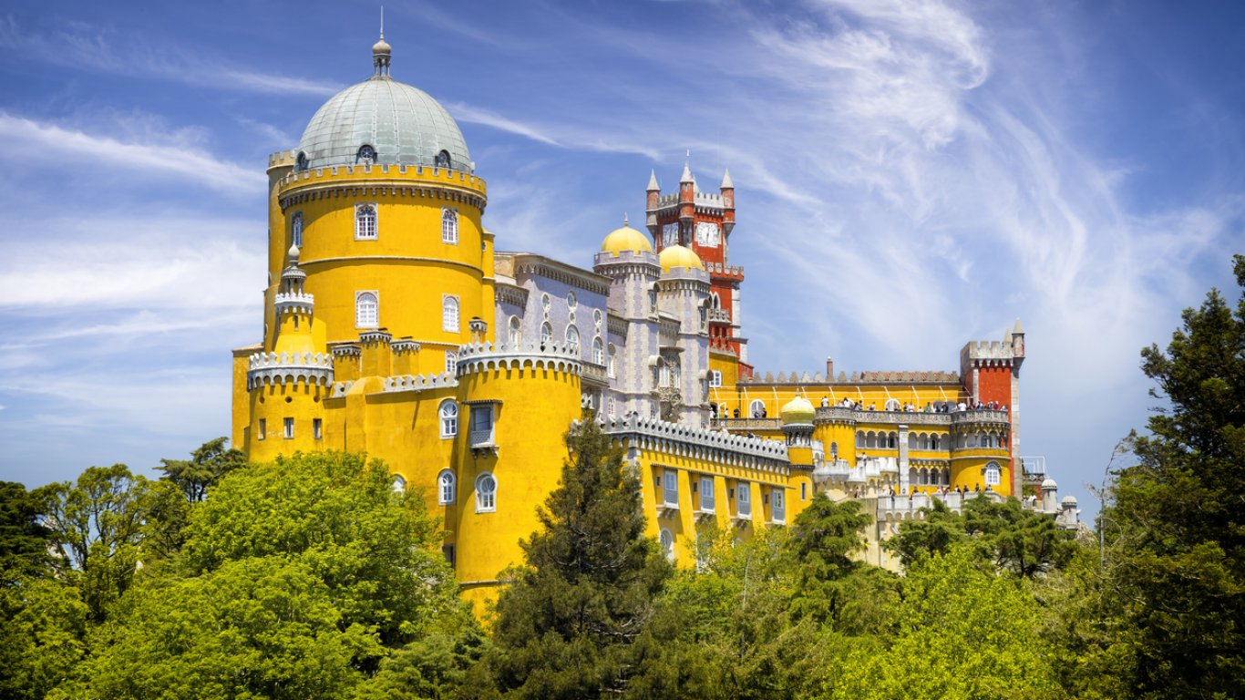 Цветни забележителности: 5 места, грейнали в слънчево жълто