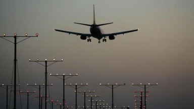 Глобалните авиокомпании понижиха прогнозата си за печалба