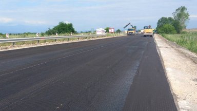Ограничено е движението в посока София в ремонтирания участък на
