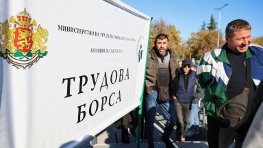 Битка за работна ръка: Държавата вкарва в регистър неактивните на пазара на труда
