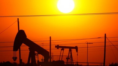 Цената на петрола скочи с 3%