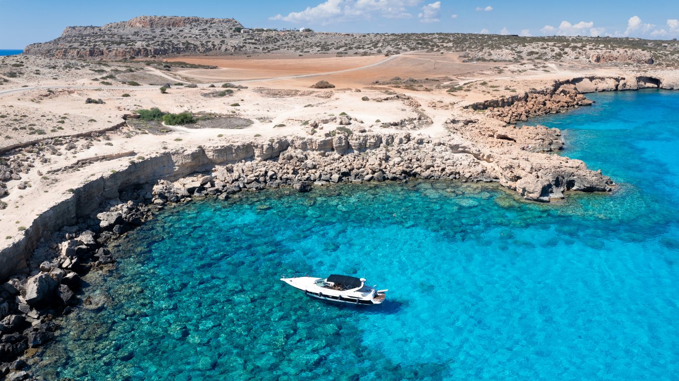 Агия Напа: Преглед на водещ морски курорт в Кипър