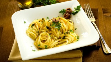 Спагети с аншоа и галета