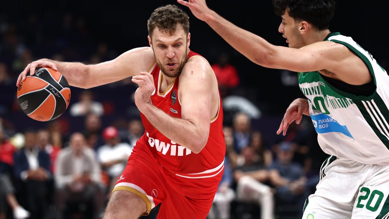 В напрегнатото атенско дерби от гръцкия баскетболен шампионат Олимпиакос продължава