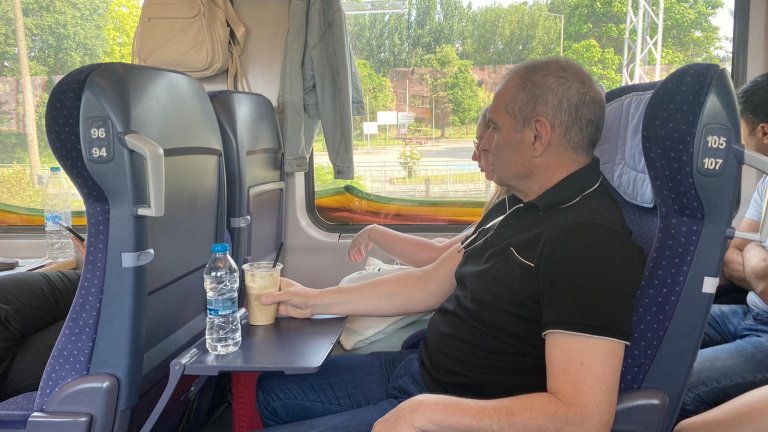 Караджов пътува с влак и видя вбесяващи неща, обяви 7 мерки за подобряване услугата в БДЖ