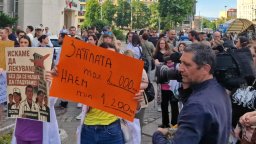 Медиците отново излязоха на протест, блокираха движението в района на парламента (снимки)