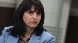 За превалутирането в евро не трябват нови банкови сметки или преподписване на трудови договори