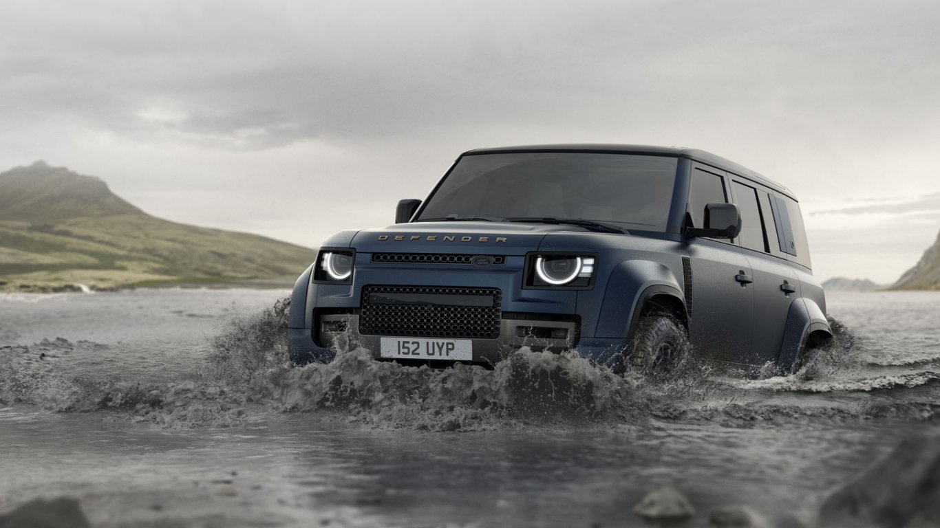 Land Rover обнови Defender и подобри проходимостта му