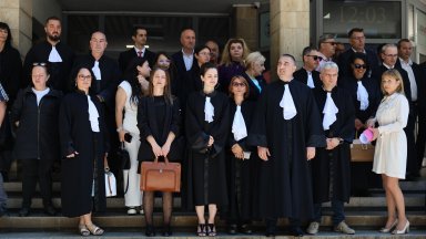 Адвокати протестираха в Пловдив, искат по-високи хонорарите за служебните защитници