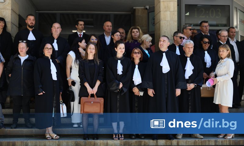 Виж още Адвокатските колегии предлагат три варианта за актуализиране на