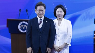 И Дже мьон положи клетва като президент на Южна Корея в