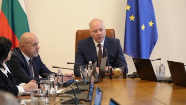 Кабинетът има няколко основни задачи през следващите месеци които да