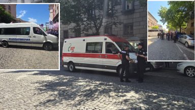 Бял автобус отцепи "Дондуков" при задния вход на НС, полицай припадна от жегата