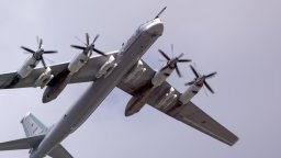 Украйна унищожи стратегически бомбардировач на военното летище "Енгелс" в Русия (видео)